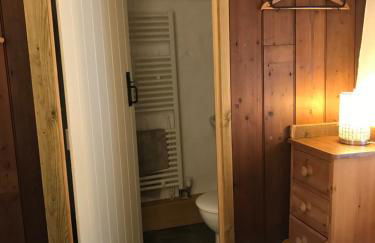 Tiny Cosy Snug - Photo 2