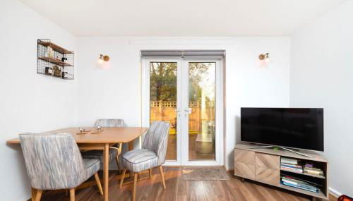 Charming 1BR flat with patio perfect for couples - Photo 1