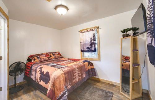 Resort Cabin on the River about 21 Mi to Crater Lake! - Foto 6