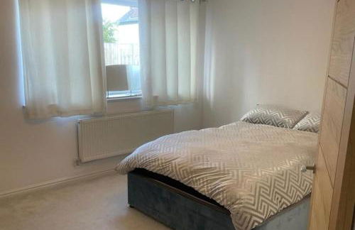 8 Bedroom House Sleeps 20 - Private Garden - Foto 13