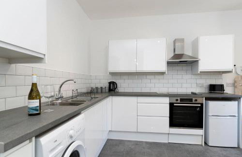 Contractor-Friendly 4-Bed 2-Bath Apartment, fast WiFi, central Redcar - Foto 19