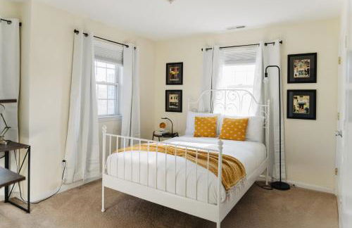 Urban Downtown Stamford Home 45 min to NYC with Garage And Yard - Foto 6