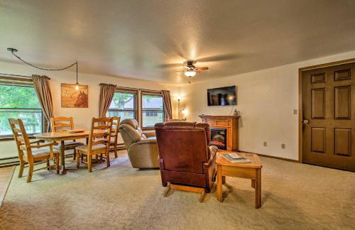 Cozy Angler's Apt - Steps to Trout Fishing River! - Foto 4