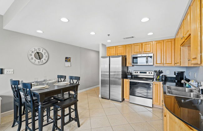 Splash Beach Resort by Book That Condo - Photo 35