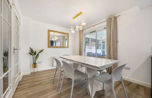 Stylish 4 Bed Trentham Retreat with Pool Table - Foto 22