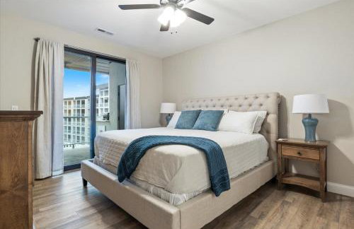 Family-Fun Lakeside Luxury at Topsider in Osage w/ 2 Pools, Prime Views Pack N' Play & Games - Foto 18