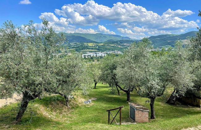 Spoleto Tranquilita Sleeps 20 With Wifi Pool Yoga Studio Gardens and Views - Photo 63