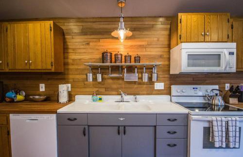 Red Roof mountain cabin with Starlink internet! - Foto 4