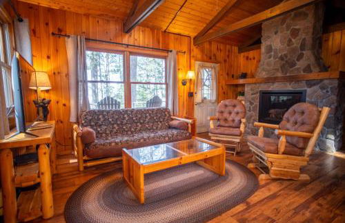 Cozy 3 Bedroom House - Prime Location - Birch Lake - Parking - CB06 - Foto 11