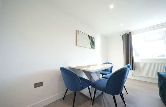 Heathrow Charge and Go - Photo 34