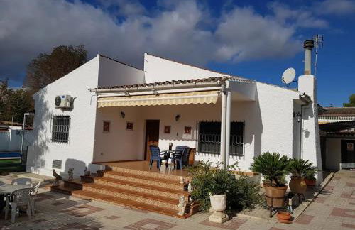 Chalet independiente en zona residencial rural con piscina privada - Foto 5