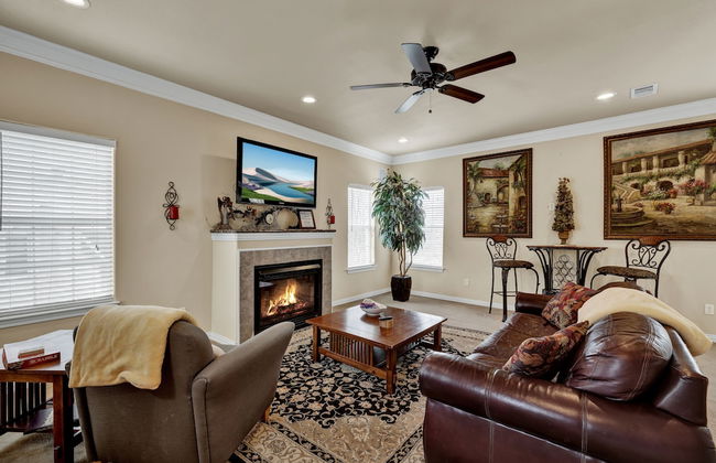 The Elizabeth Haus Upper Suite - Photo 9