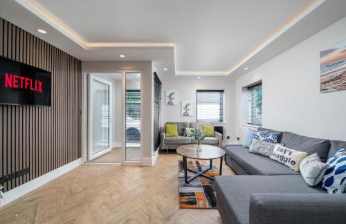 Skyvillion - COZY LARGE 4 & 1 Bed Apartments in London Enfield, Mins to Tube Station, Free Wi-Fi - Foto 1