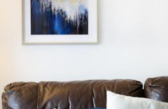 Located in the peaceful NG8 Wollaton , Perfect for Business Trips & Family Holidays or working proffesionals-long term deals, M1 Nearby , Free Parking , Private Garden , 500Mb Wi-Fi , Netflix - Foto 47