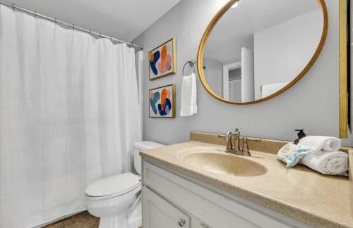 Renovated townhome on bike path includes bikes - Foto 22