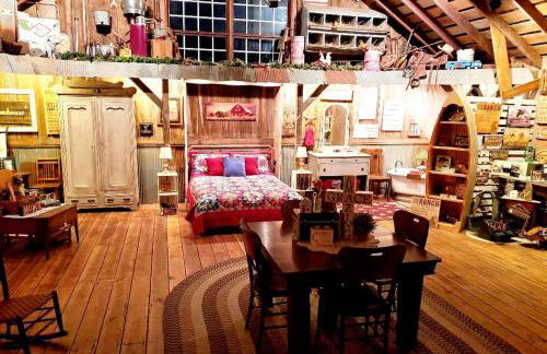 Restored Barn Rental near Milford, Nebraska - Foto 2