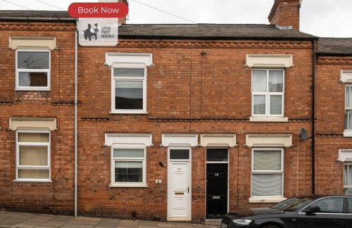 2 Bedroom Home with WiFi, Private Yard and Street Parking - Foto 18