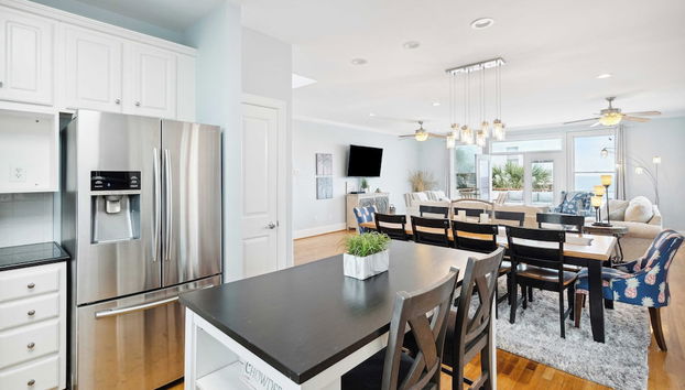 Oceanfront w/ Pool, Panoramic Deck Views, 5bdr Folly Ocean Breeze by Avantstay - Foto 5, Interior