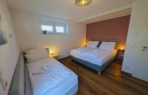 Frankenherz-Apartments - Premium Wohnung mit Terrasse & zwei Schlafzimmern, nahe Playmobil-Funpark, Self-Check-In - Foto 2