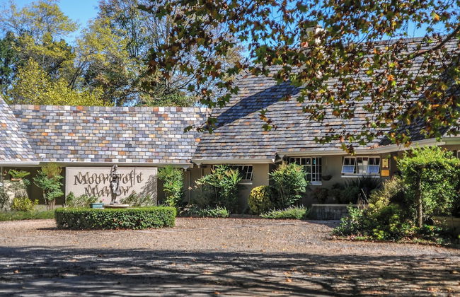 Moorcroft Manor Boutique Country Hotel - Photo 1