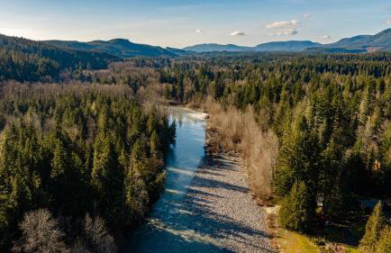 Riverfront getaway with sauna near mountains and hiking - Foto 6