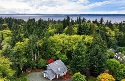 Forest Front Home w Fire Pit Mins to Beaches Wineries Trails Cedarview Retreat by AvantStay - Foto 40