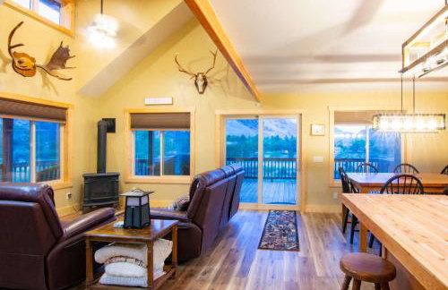 Stunning Salmon Riverfront Cabin - Foto 18