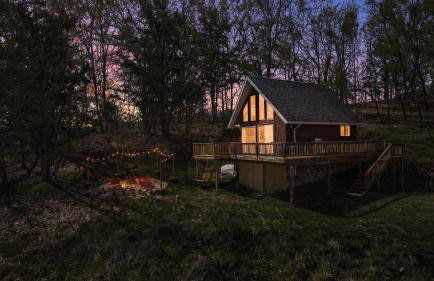 Lofted chalet cabin w hot tub fire pit & views - Foto 5