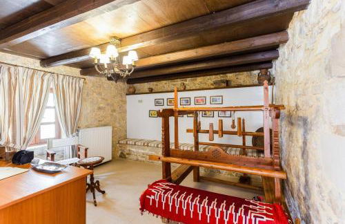 Allaria Villa Traditional Villa - Photo 14