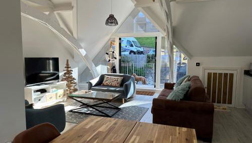 Beautiful, spacious 3 bed Brixham apartment - Photo 3