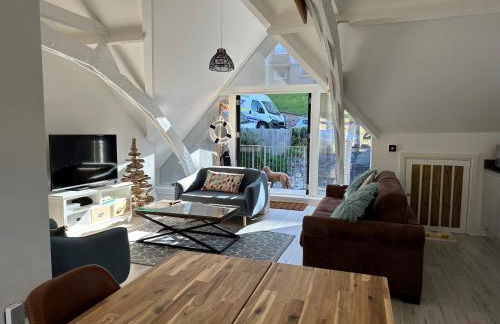 Beautiful, spacious 3 bed Brixham apartment - Photo 3