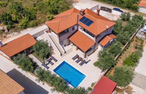 Villa Javor near Pula only 1 km from the beach with sea view and heated pool - Foto 10