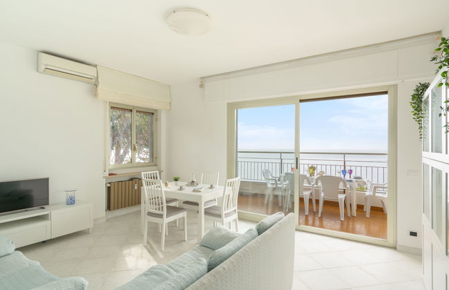 2 bedroom Apartment in Ventimiglia - Photo 1