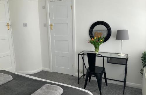 4 Bedroom House By Your Stay Solutions Short Lets & Serviced Accommodation Southampton With Terrace & Garden - Foto 33