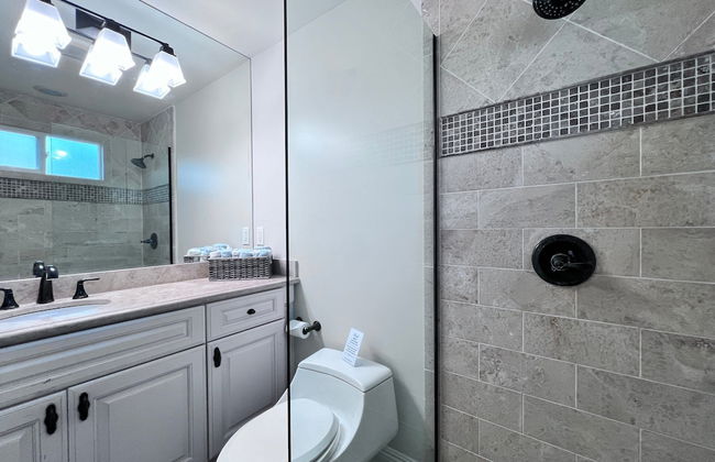 Sensational 6 Bedroom 4 Bathroom Pool Home (3 Master Bedrooms W/bathrooms) - Foto 24