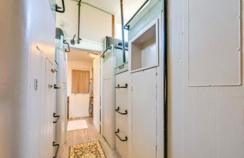 Couples Escape in Railcar, 13 Mi to Mount Rainier! - Photo 16