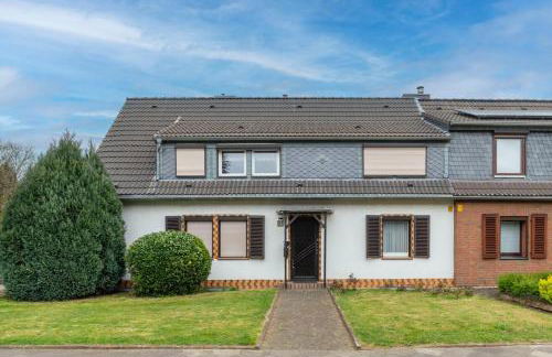 Cozy villa with garden, balcony and parking area in Düsseldorf - Foto 1