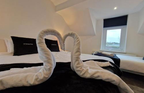 5 Bedroom semi detached home with off road parking - Photo 3