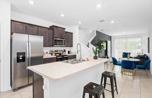 Luxe 2BR Townhome | Pool | Close to Beach - Foto 3