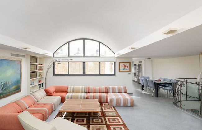 Luxury Duplex with Rooftop by FeelHome - Photo 15