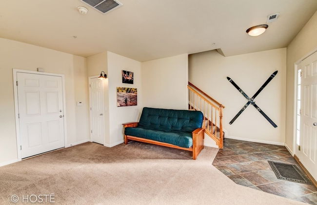 3BR Downtown Townhome /w Stunning Balcony Views! - Photo 3