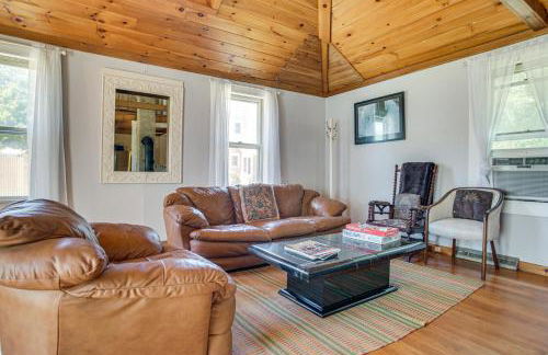 Less Than 1 Mi to Beaches Home with Deck in Oak Bluffs - Foto 1