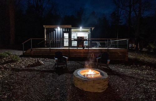 Riverside Tiny Cabin w Hot Tub, Fire Pit, & Kayaks - Foto 8