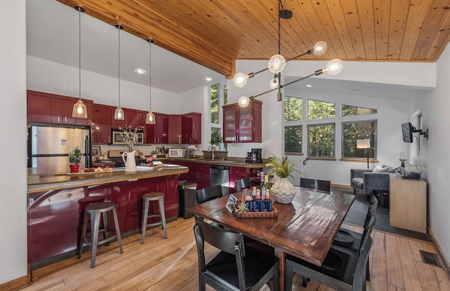 Moosetrack by Avantstay Cozy Cabin In The Of Tahoe Donner w/ Hot Tub - Foto 6