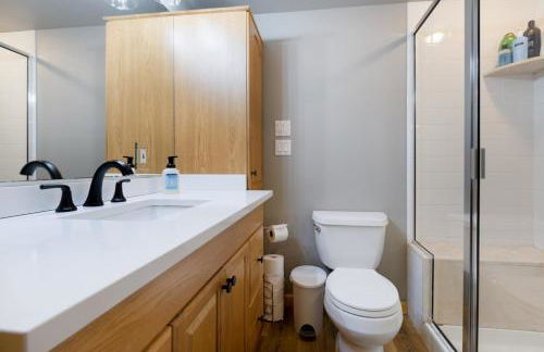 Perfectly Located 3 Bed 3.5 Bath Beautiful Townhome - Photo 33