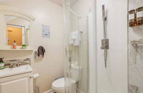 6 Mi to Stone Mountain Park Home with Deck! - Foto 15