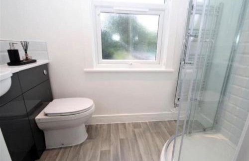 The Villas - Modern Comfort, 15 mins to Silverstone and Milton Keynes - Free parking, Prime, Netflix - Foto 15