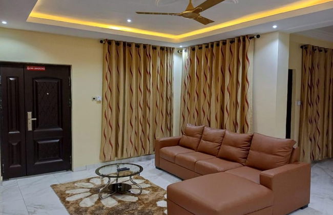 Executive Three Bedroom Furnished Apartment - Foto 17