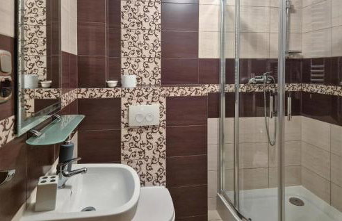 2 Bedroom Amazing Apartment In Obryta - Foto 18