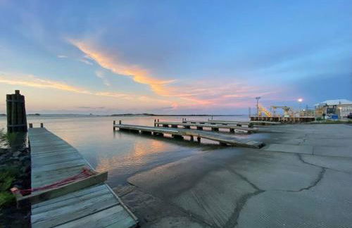 Pet Friendly Tranquil Cottage with Fire-Pit & Hot Tub Minutes to BEACHES - Foto 4